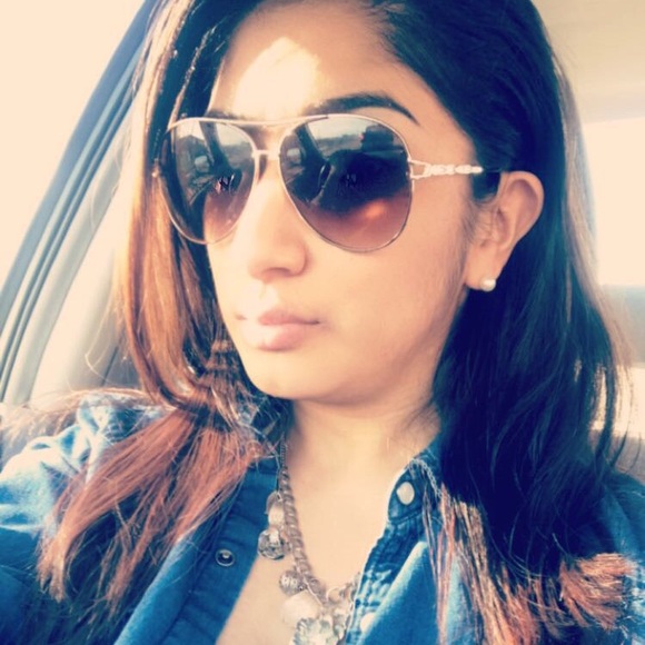 Meet your Posher, Vanessa - Picture 1 of 1